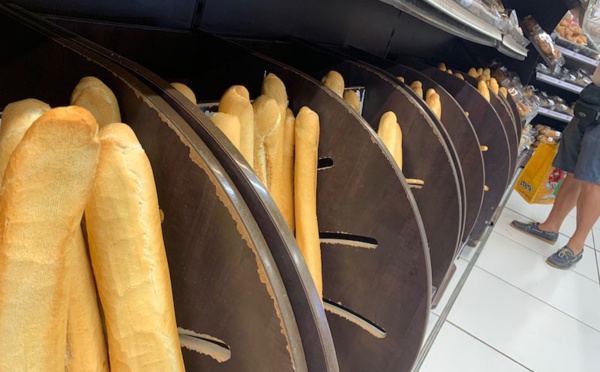 La baguette passe à 57 Fcfp