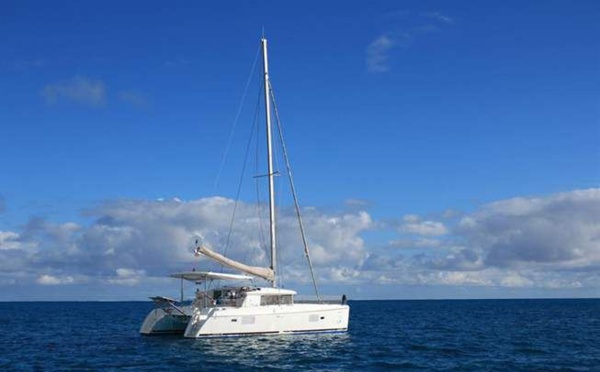 Un catamaran en détresse au sud de Raivavae