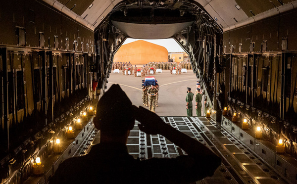 Devant 13 cercueils de retour du Mali, la France en deuil