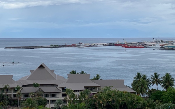 Le Cobia II secouru devant le port de Papeete