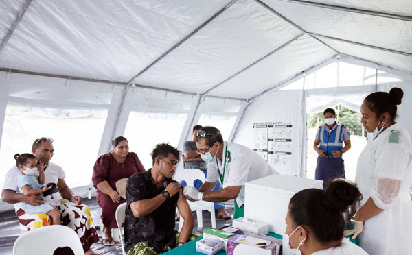 Rougeole: les îles Samoa toujours claquemurées, le gouvernement mobilisé contre les anti-vaccins