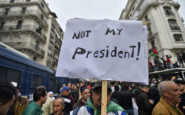 Algérie: un ex-fidèle de Bouteflika élu président, la rue le conspue