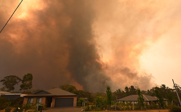 Incendies en Australie: le Premier ministre contesté se rend sur le front