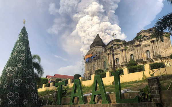 Philippines: risque d'éruption d'un volcan, évacuations et avions cloués au sol