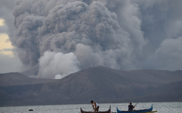 Volcan philippin: des milliers d'habitants dans l'incertitude après leur évacuation