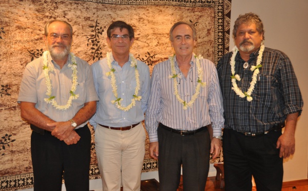 Visite à l'assemblée de MM. SARAMANDIS et ORTIZ DE ZUNIGA