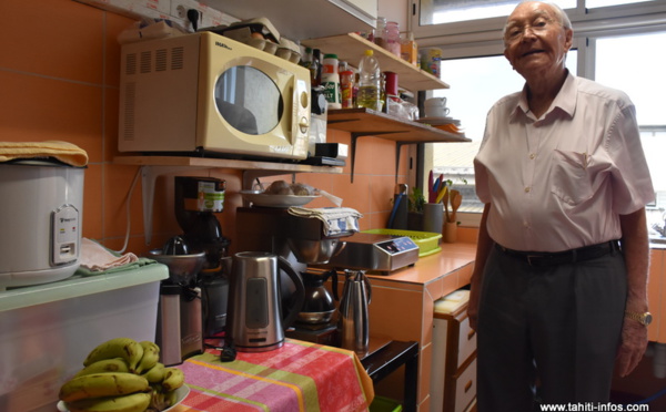 Flosse fait la visite de son appartement