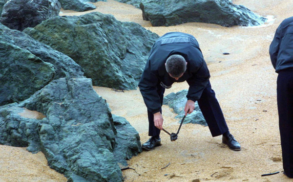 Des boulettes d'hydrocarbure sur plusieurs plages de Loire-Atlantique