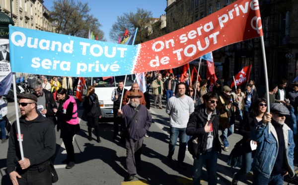 Retraites : Cortèges clairsemés à Paris et en province contre le recours au 49-3