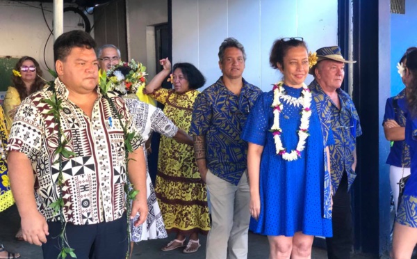 Damas devant la surprise Nicole à Mahina