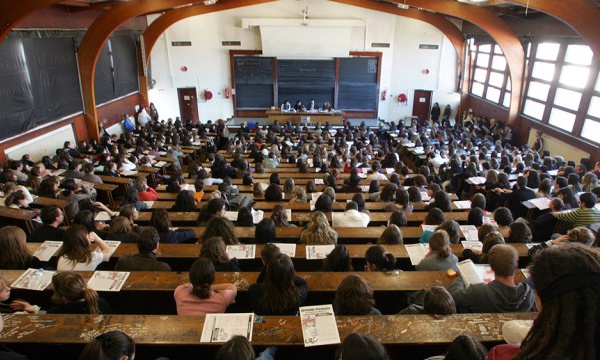 ​Les étudiants polynésiens appelés à « ne pas rentrer au fenua »