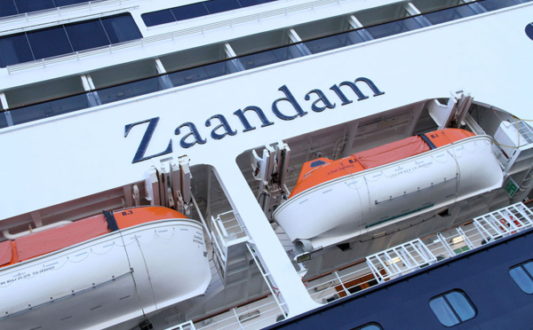 Paquebot Zaandam: quatre décès à bord, transfert des passagers