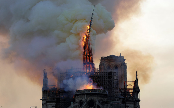 Un an après l'incendie, Notre-Dame va résonner dans un pays éprouvé par le viru