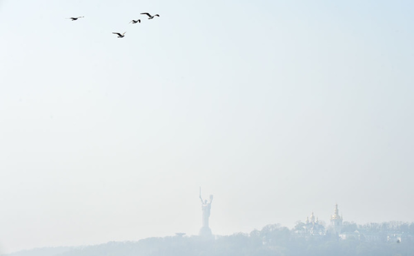 Feux de forêt à Tchernobyl : Kiev dans une épaisse fumée, record de pollution