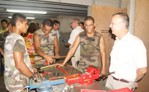 Centre de détention de la Polynésie française : M. Paul-Luc DINNEQUIN rencontre les stagiaires en formation au GSMA