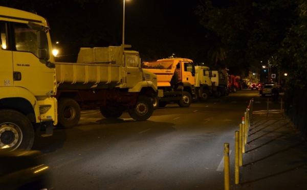 Le collectif contre la hausse des carburants bloque l'entrée ouest de Papeete, jeudi (màj)