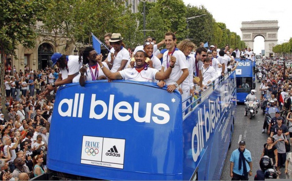 "Merci les Bleus" sur les Champs-Elysées