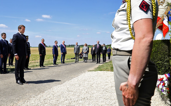 Dans l'Aisne, Macron honore de Gaulle et "l'esprit français de résistance"