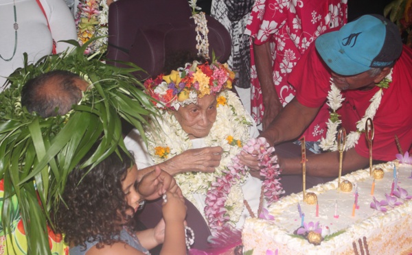 Tetara Hioe fête ses 100 ans à Taputapuatea