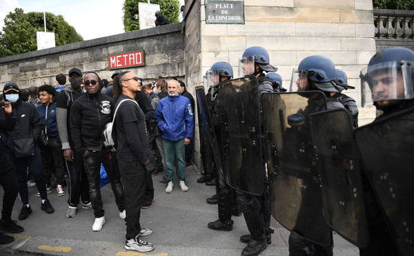Violences policières: nouveaux rassemblements en France mardi pour les obsèques de George Floyd