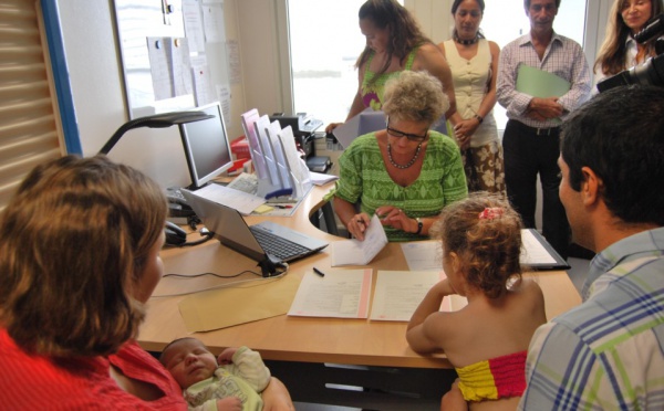 4141 bébés sont nés à Pirae depuis 1 an, la mairie installe une annexe "Etat civil" au sein de l'hôpital du Taaone