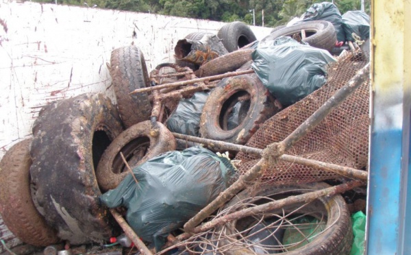 Nettoyage du lagon de Puna'auia :  9 Tonnes de déchets ou paroxysme de la bêtise humaine