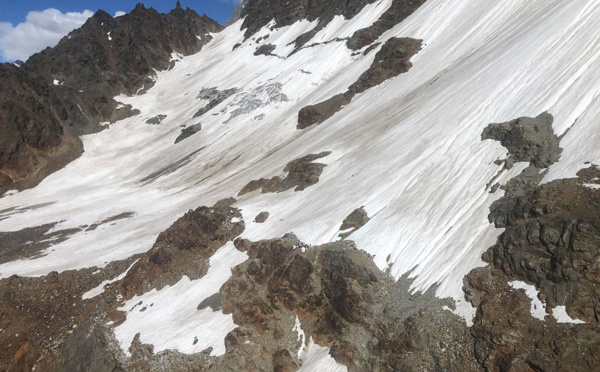 Un petit avion s'écrase dans les Alpes suisses, quatre morts