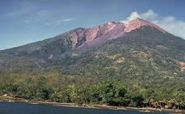 Papouasie : le volcan de Manam menace toujours
