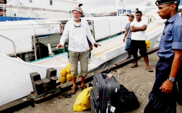 Opération de sauvetage en mer pour un trimaran français au large de Fidji