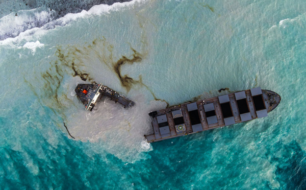 Le navire échoué sur les côtes de l'île Maurice s'est brisé en deux