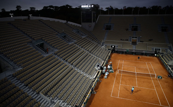 Entre masques et doudounes, Roland-Garros lance son édition automnale toit fermé
