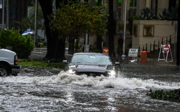 Inondations et coupures de courant en Floride après le passage de la tempête Eta