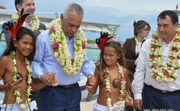 A Manihi, Victorin Lurel a laissé le charme polynésien agir