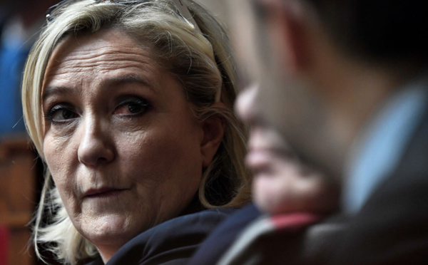 N-Calédonie: Marine Le Pen demande que l'Etat "reprenne la main"