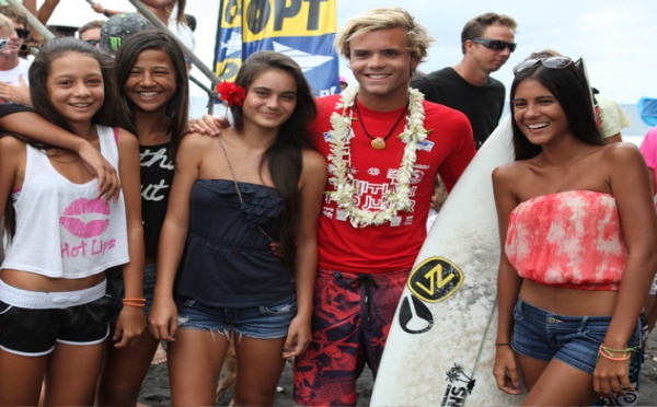 Surf Tahiti Pro Junior : William Aliotti s’impose face à Enrique Ariitu