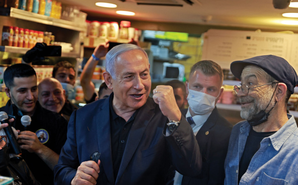Israël suspendu aux résultats des élections, Netanyahu en quête de soutiens