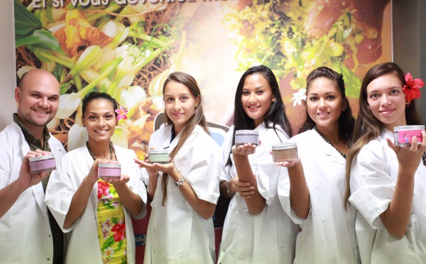 Les Candidates à Miss Tahiti 2013 s'initient à la Cosmetic Academy