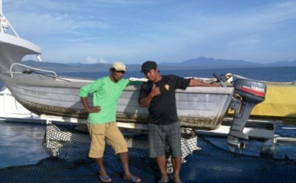 Deux pêcheurs de Kiribati secourus en mer par un bateau de croisière américain