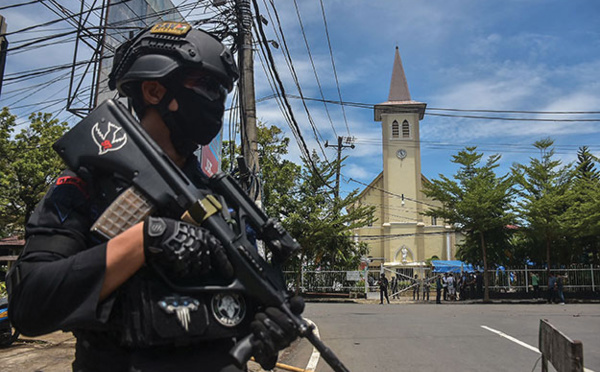Indonésie: attentat suicide contre une cathédrale, les assaillants proches de l'EI
