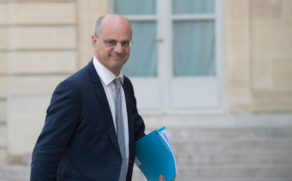 Covid-19 dans les écoles: un collectif d'enseignants porte plainte contre le ministre Blanquer