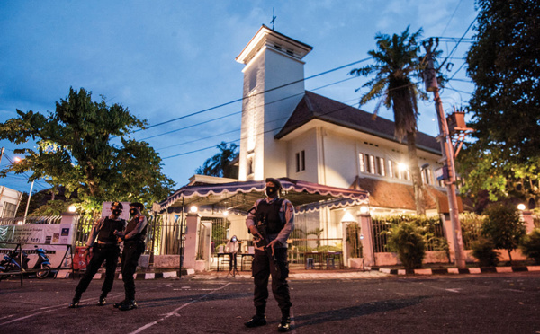 Indonésie: une femme abattue après une attaque au QG de la police à Jakarta