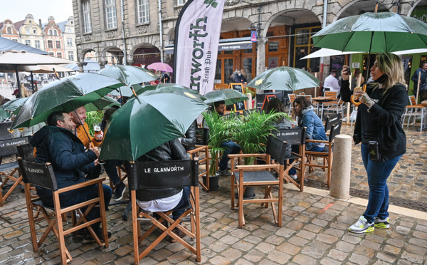 "Ça me manquait!" Jour de "renaissance" pour les terrasses et les commerces