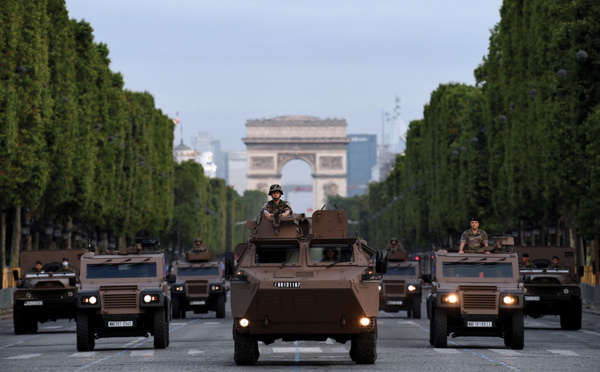 Défilé du 14 Juillet: pass sanitaire obligatoire et jauge réduite