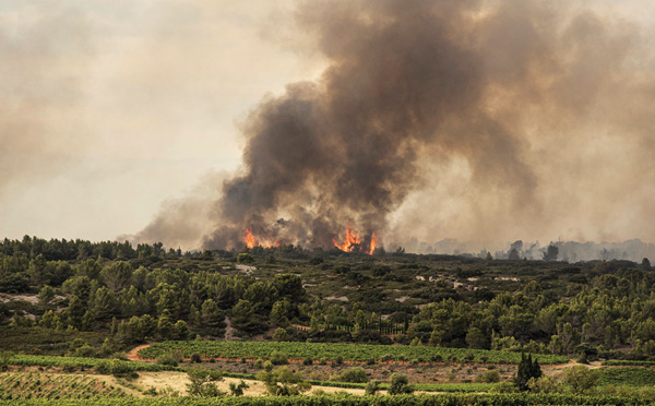 L'incendie dans l'Aude maîtrisé mais maintien d'un important dispositif de surveillance