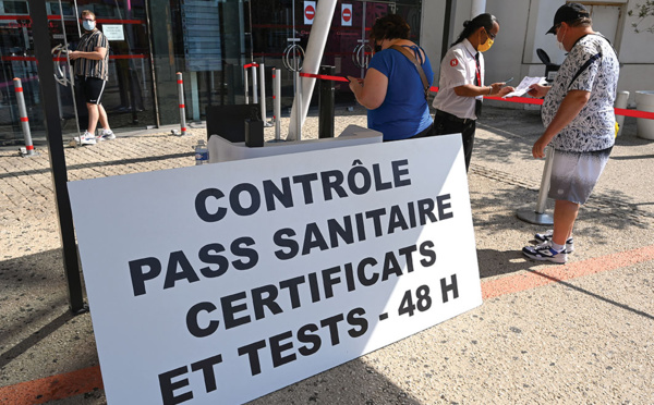 Le pass sanitaire s'invite dans le quotidien des Français