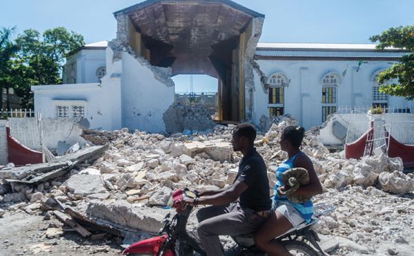 Haïti déplore un bilan dramatique de 1.300 morts après un puissant séisme