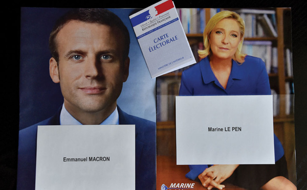 A six mois de la présidentielle, le duel Macron-Le Pen vacille