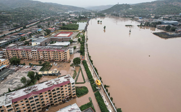 Chine: 15 morts dans des inondations, réouverture des mines