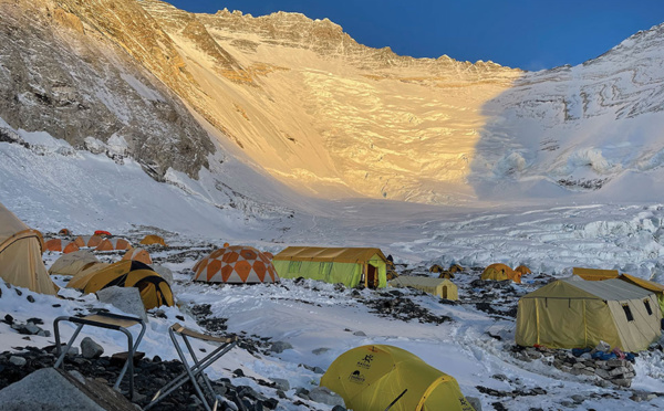 Népal: les opérations de recherche de trois alpinistes français interrompues pour 3 à 4 jours