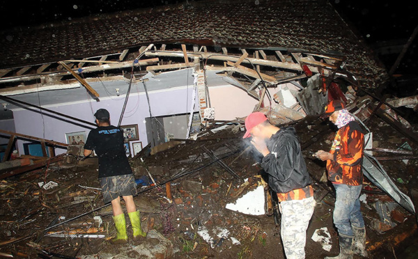 Indonésie: des crues subites font au moins huit morts